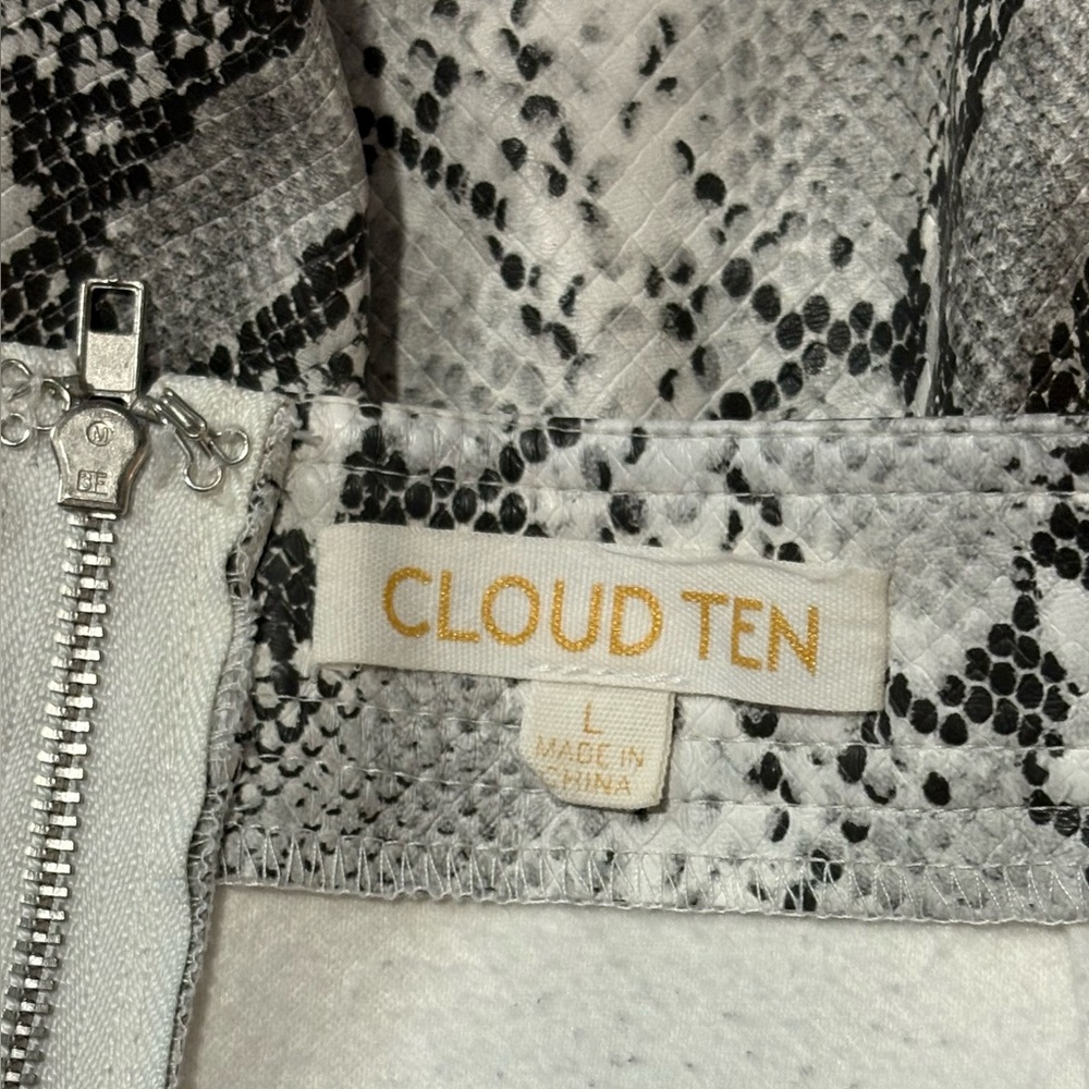 Cloud Ten Faux Leather Python Snake Print Wrap Skort Women’s size Large - Picture 12 of 14